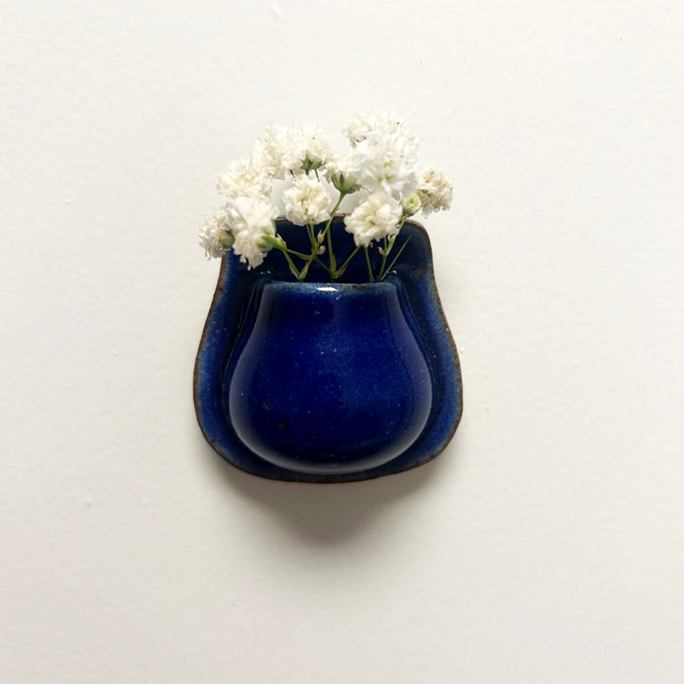 blue mini vase magnet