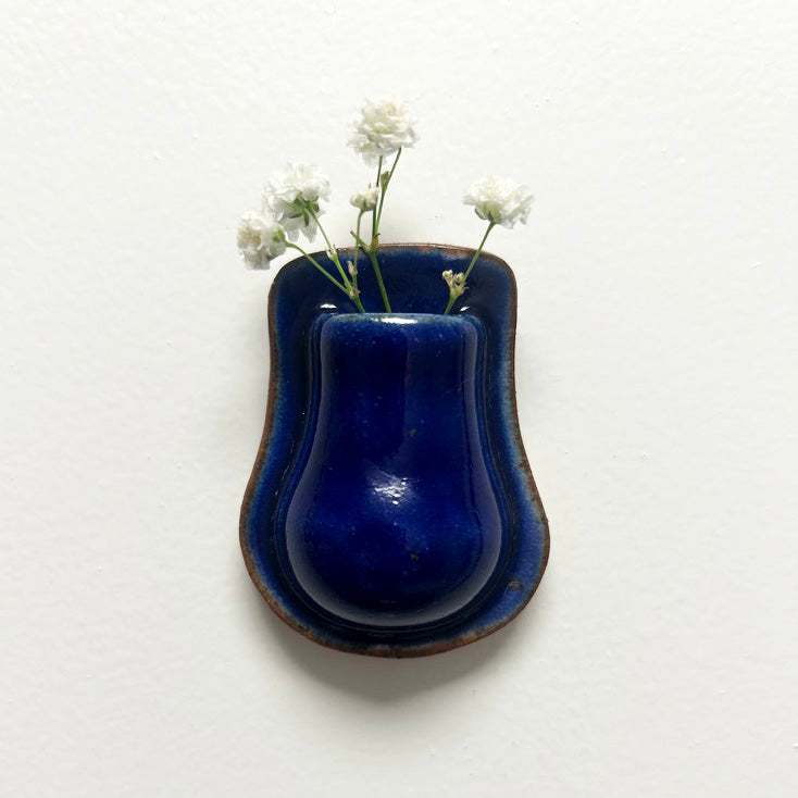 blue mini vase magnet