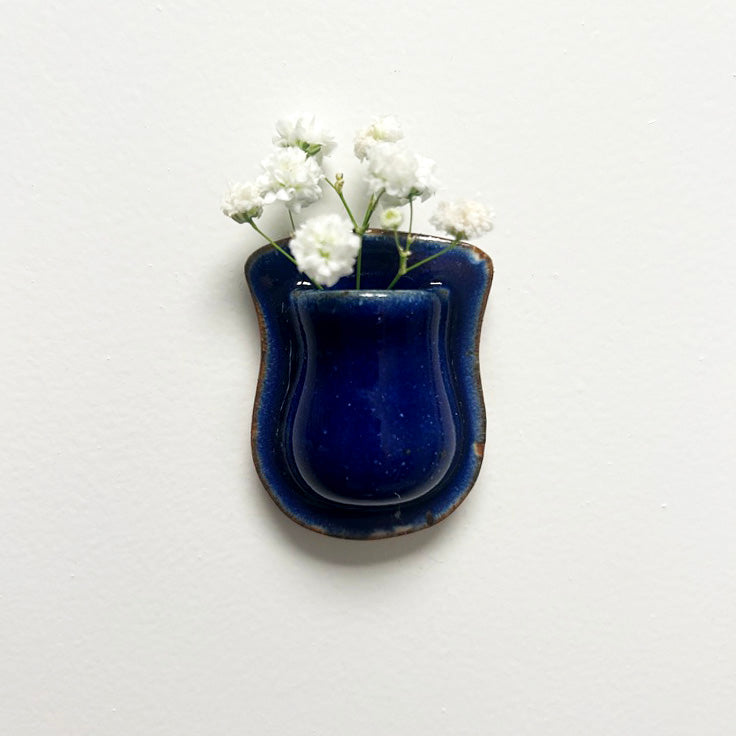 blue mini vase magnet