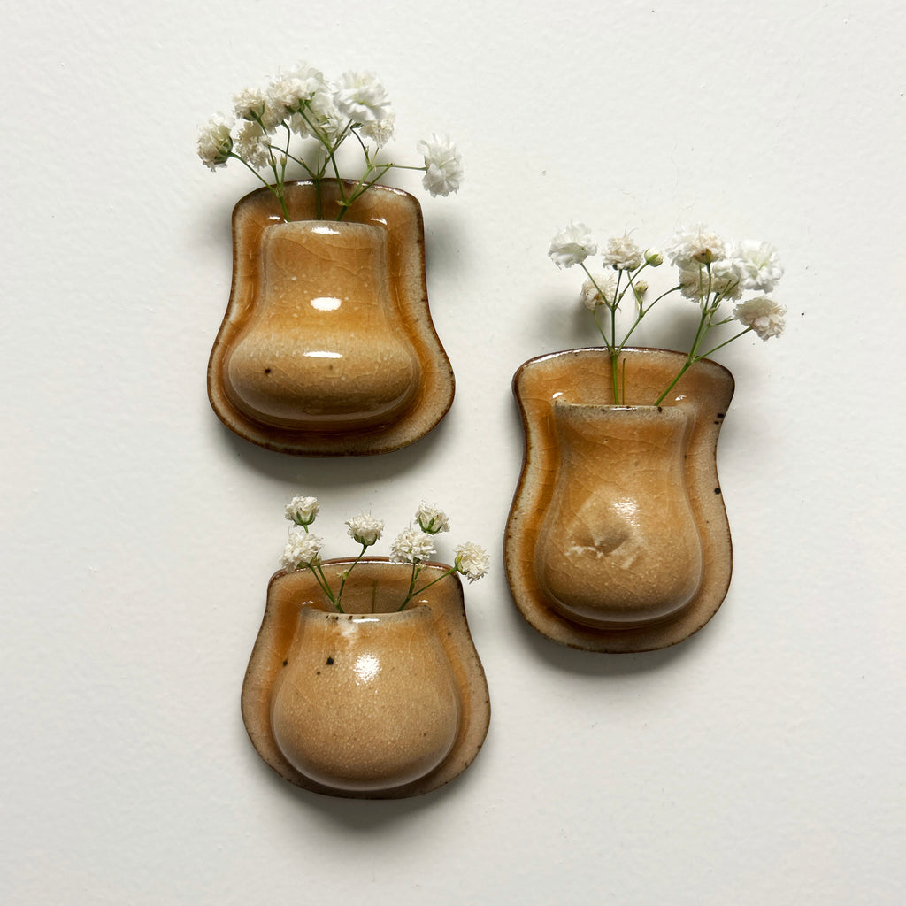 pink mini vase magnet