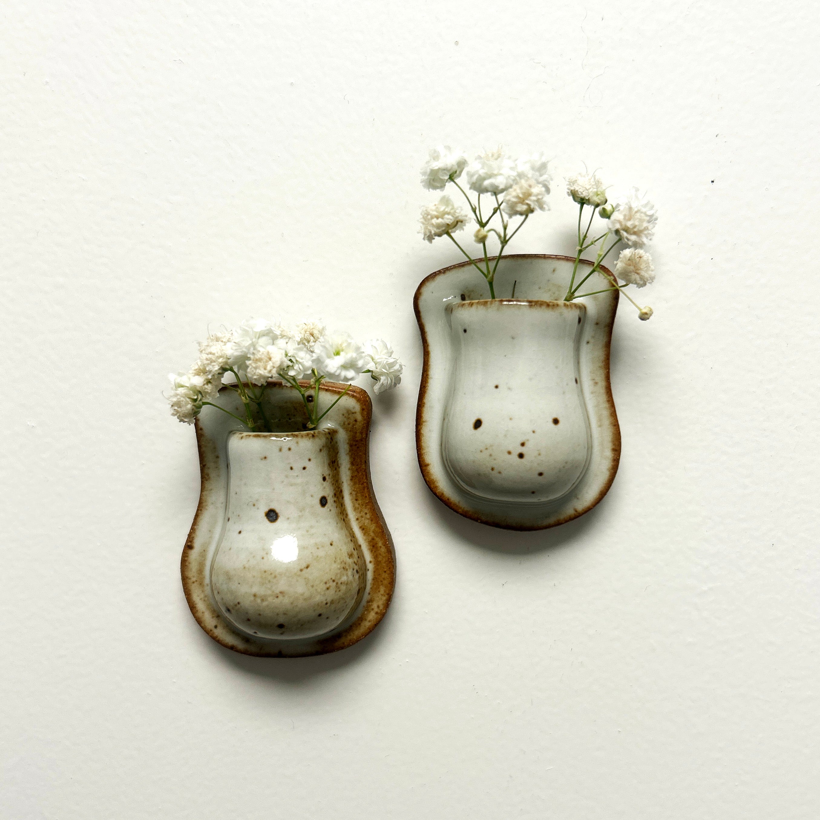 white mini vase magnet