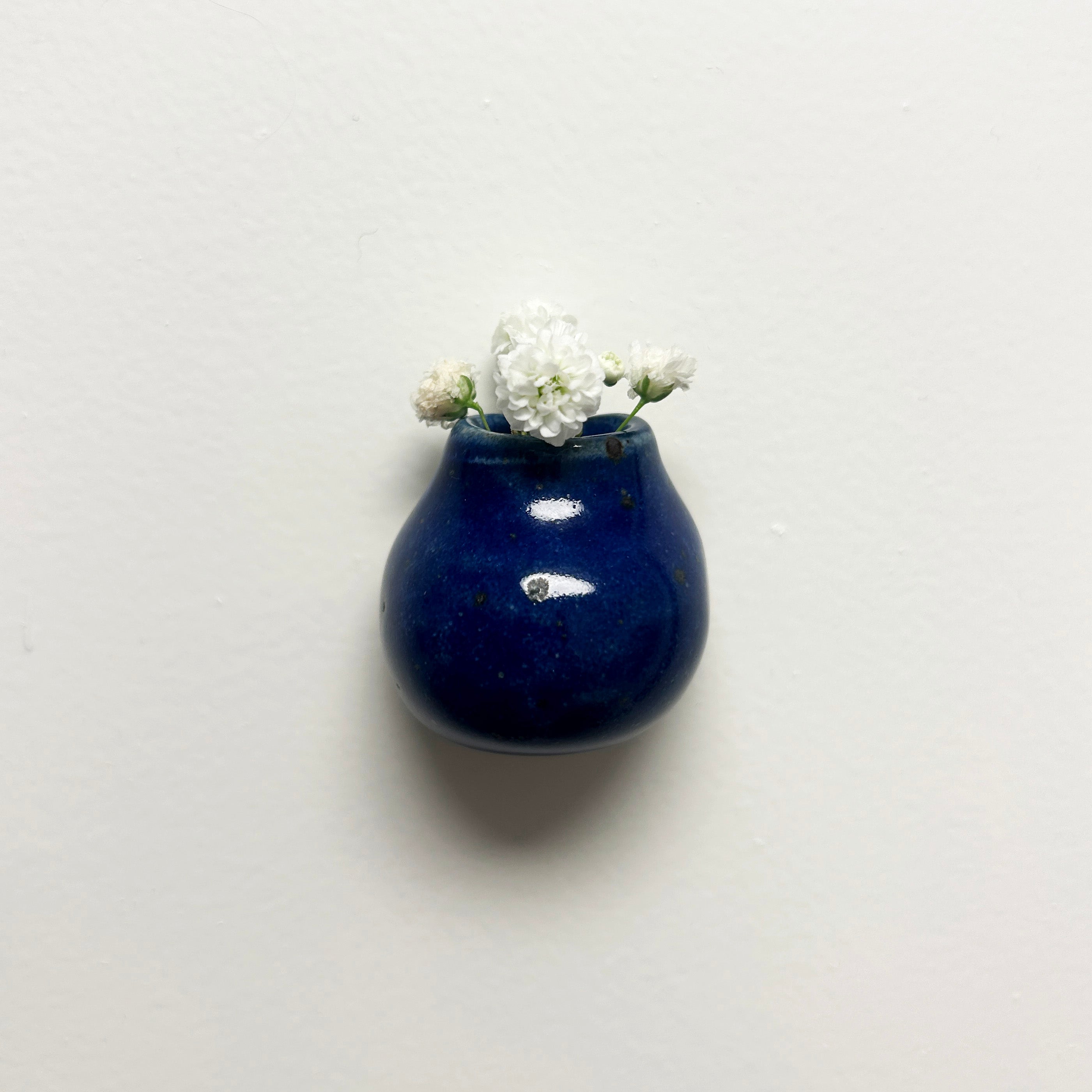 blue mini vase magnet