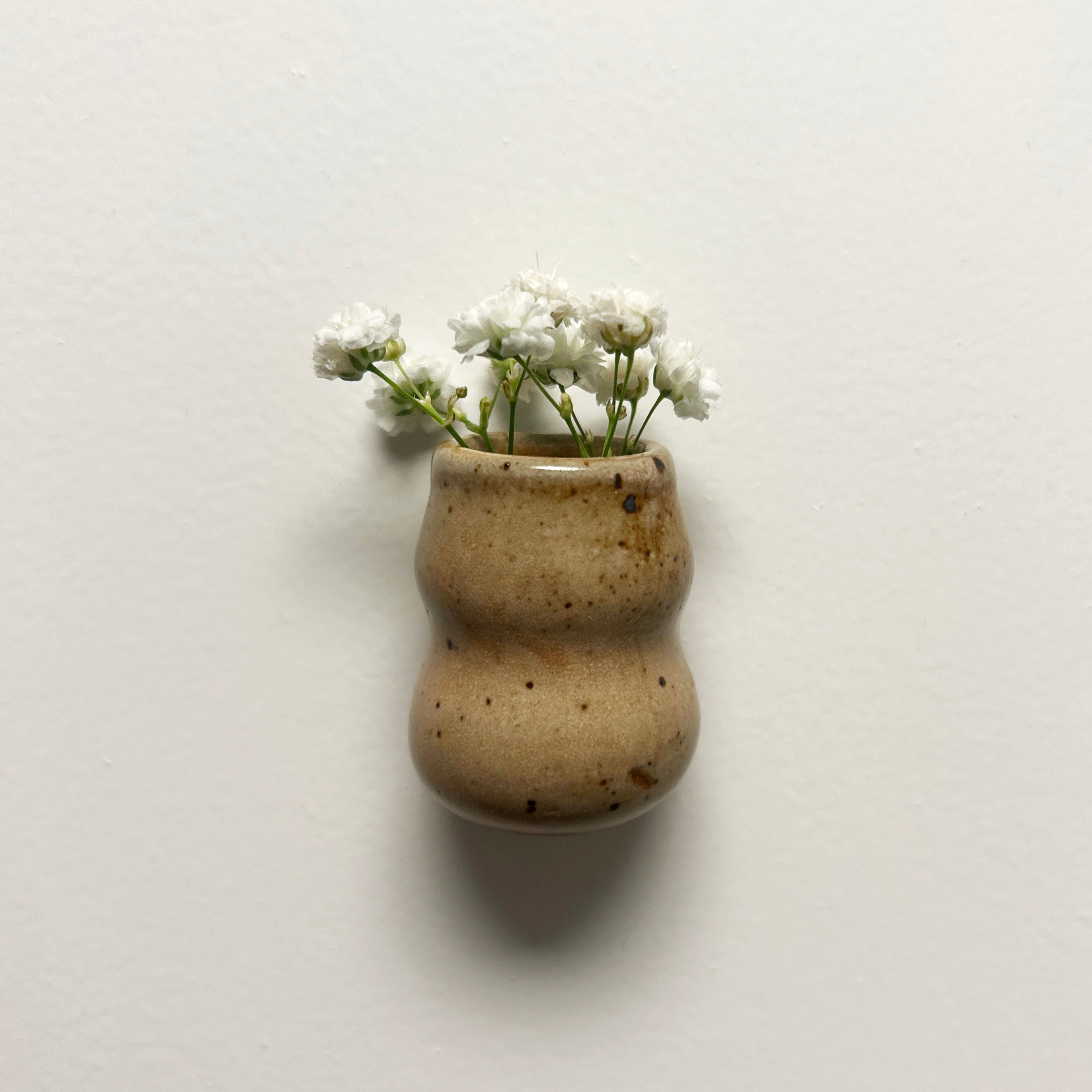 pink mini vase magnet