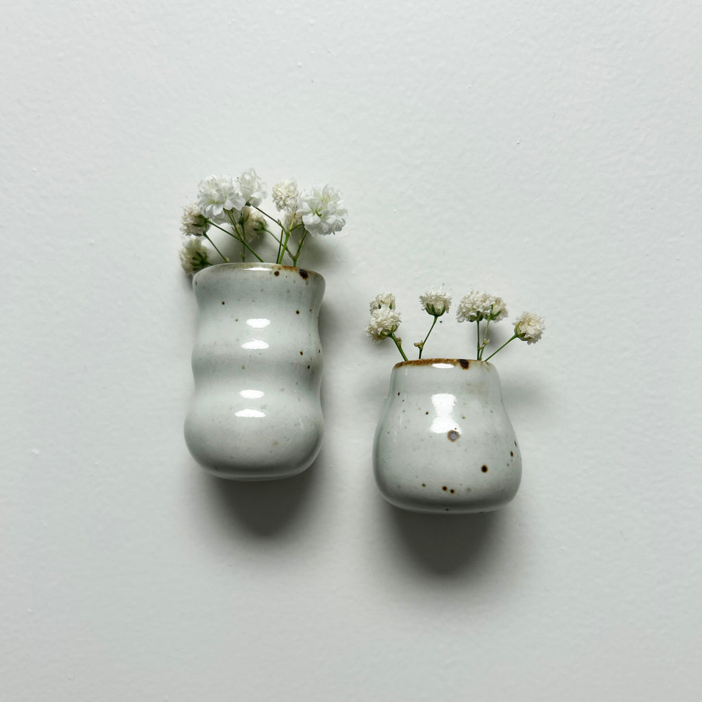 white mini vase magnet
